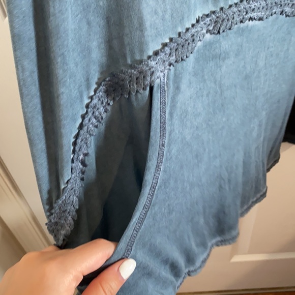 POL FADED BLUE WASH COLD SHOULDER TUNIC SIZE MEDIUM - Picture 8 of 8